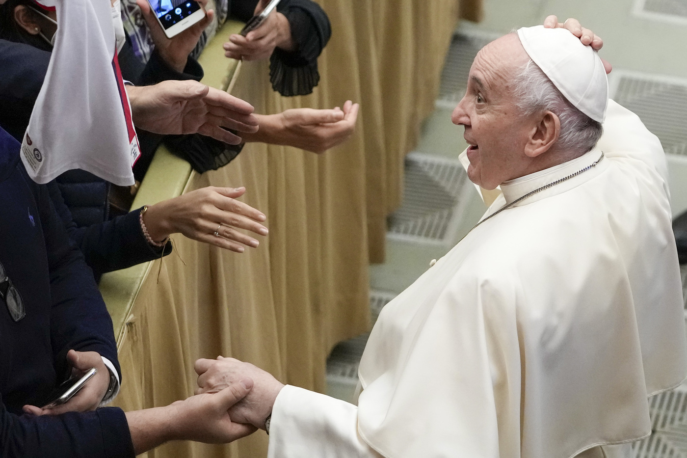 Migranti, Papa: “Garantire dignità a chi arriva, priorità al soccorso in mare e no respingimenti”