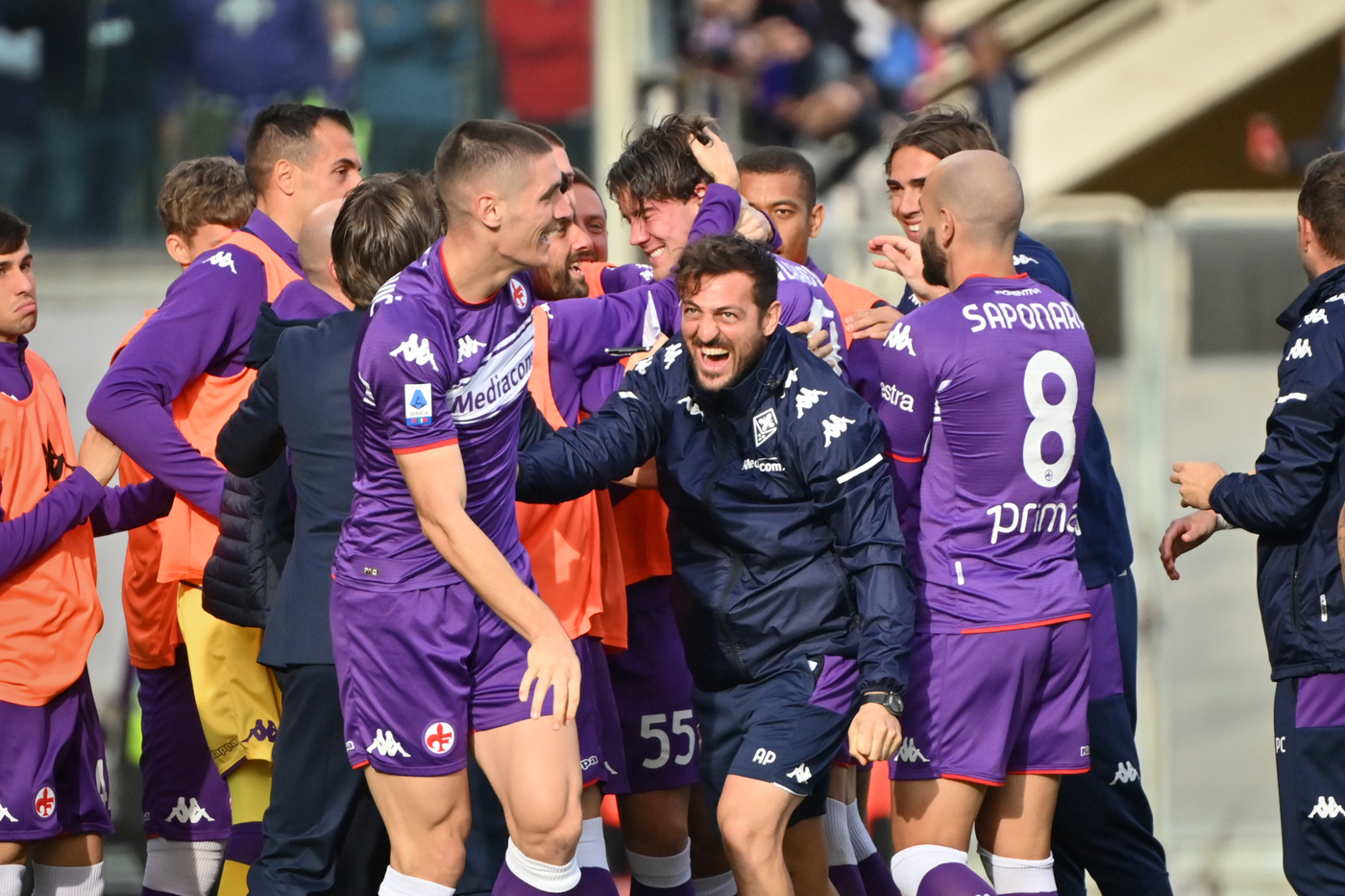 Calcio: Fiorentina travolge Cagliari 3-0, Vlahovic cede rigore a Biraghi Calcio: Fiorentina travolge Cagliari 3-0, Vlahovic cede rigore a Biraghi