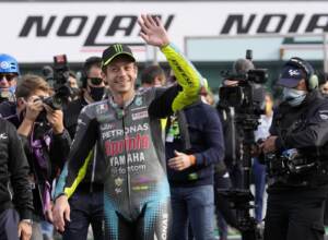 MotoGP, l’ultimo abbraccio di Misano a Valentino Rossi