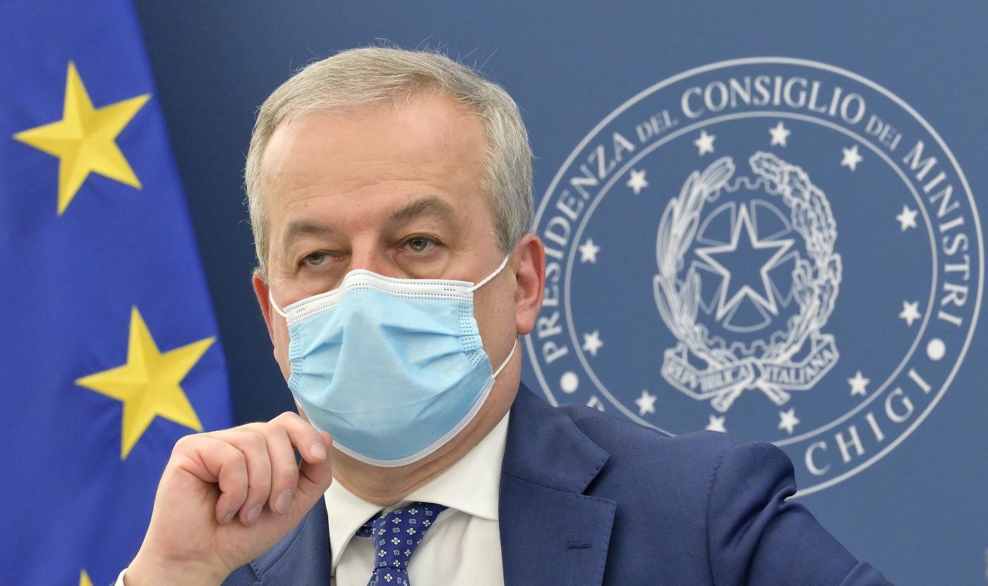 Vaccini, Locatelli: “Per J&J possibile seconda dose con Pfizer o Moderna”