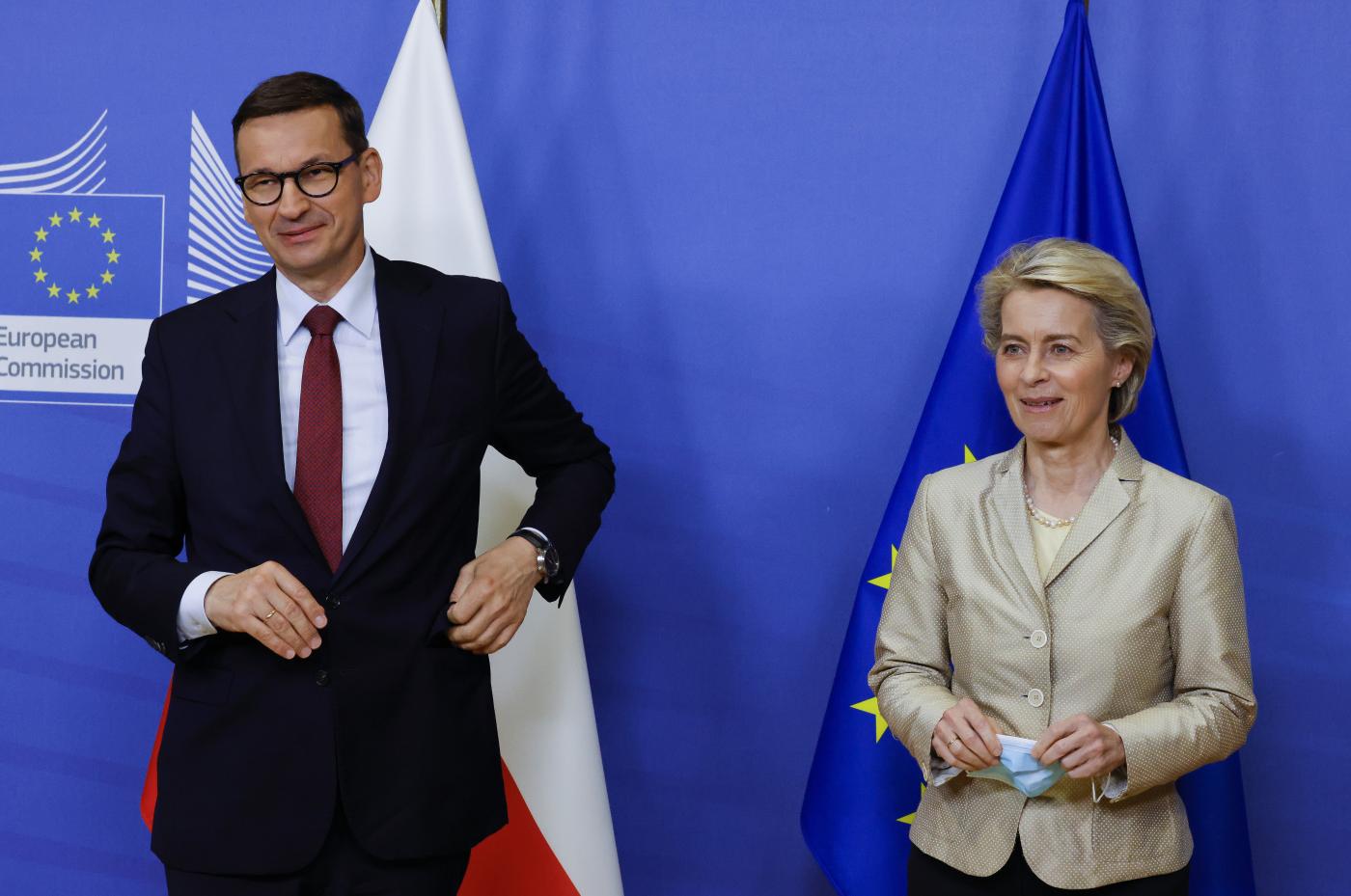 Polonia, il premier Morawiecki: “No ai fondi è terza guerra mondiale”