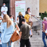 Covid, curva dei contagi in risalita. Gli esperti concordi: “Serve la terza dose di vaccino”