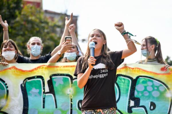 Fridays for future, la manifestazione a Milano con Greta Thunberg e Vanessa Nakate