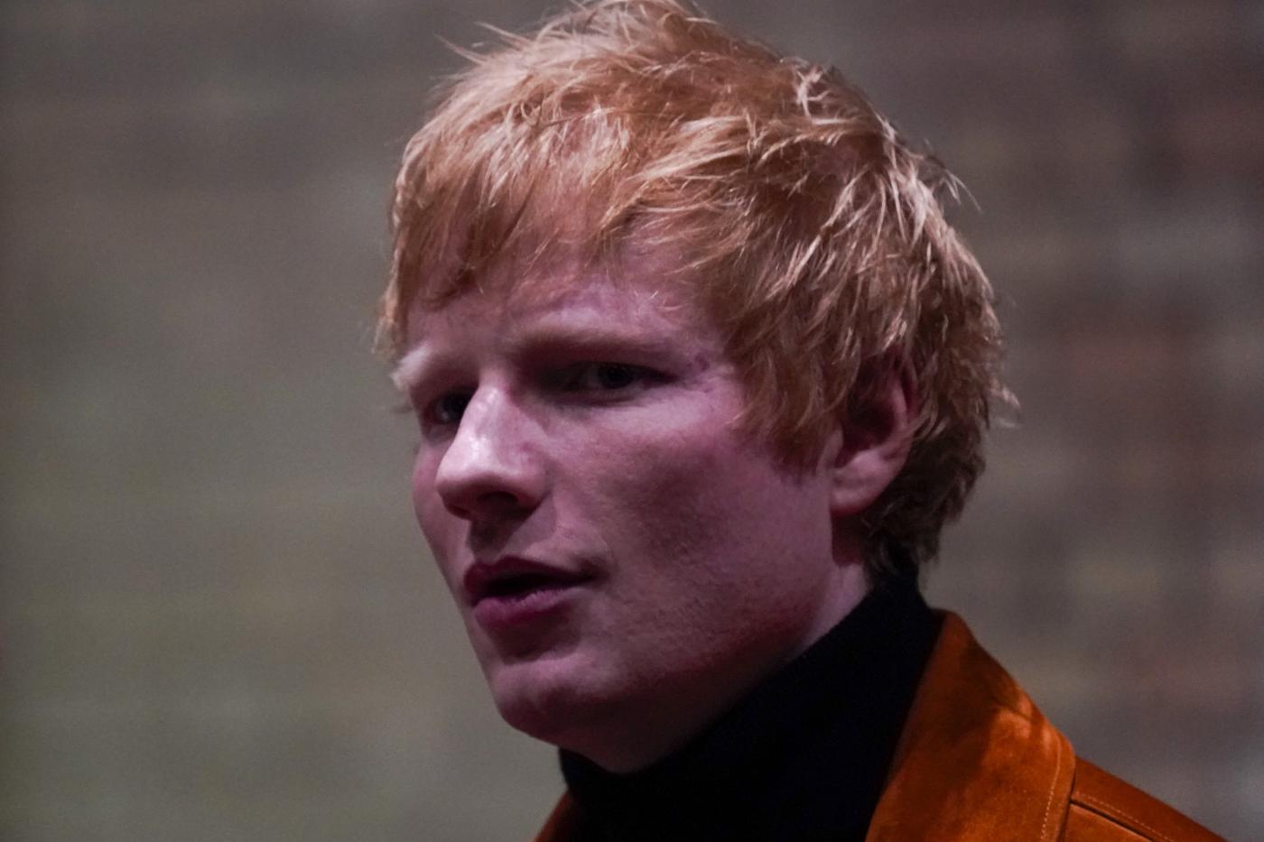 Musica, Ed Sheeran positivo al Covid: “Non sto benissimo”