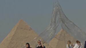 Egitto: una mostra d’arte contemporanea davanti alle piramidi di Giza