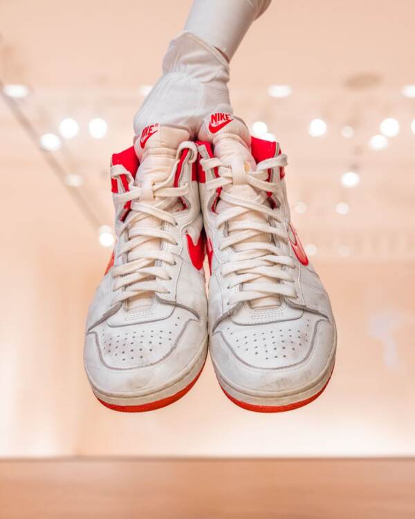 All’asta le scarpe di Michael Jordan indossate nel 1984: vendute per 1,4 milioni di dollari
