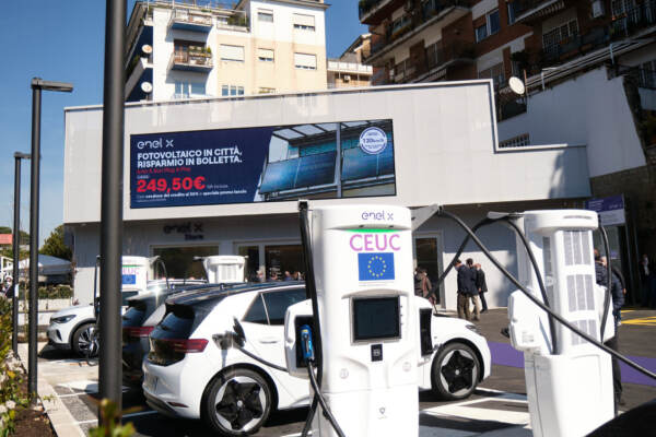 Roma, inaugurazione della prima area di ricarica ultra fast per veicoli elettrici Enel X