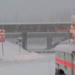 California, la tempesta causa frane e inondazioni: neve sulla Sierra Nevada