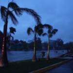 Messico: l’uragano Rick ha raggiunto la costa meridionale, alberi abbattuti e strade allagate