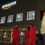 New York City, protesta fuori da sede Amazon: lavoratori chiedono nascita di un sindacato