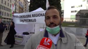 Milano, Piccirillo (M5S) sposta il suo ufficio sotto il Pirellone per protestere contro il green pass