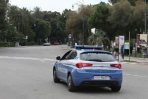 Verona, trovate due bimbe morte in casa d’accoglienza: la madre è ricercata
