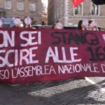 Roma, sit-in studentesco contro gli orari scaglionati: “Non abbiamo una vita sociale”