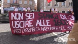 Roma, sit-in studentesco contro gli orari scaglionati: “Non abbiamo una vita sociale”