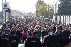 Bologna, corteo della manifestazione No Green Pass contro le restrizioni Covid-19