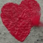 Regno Unito, un muro di cuori lungo il Tamigi: ecco il memoriale per vittime Covid