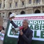 Referendum cannabis, consegnate in Cassazione 630mila firme per la legalizzazione