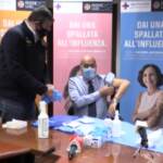 Roma, Zingaretti fa il vaccino antinfluenzale