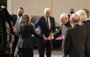 Vaticano, il presidente americano Joe Biden da Papa Francesco con la moglie