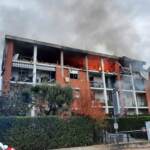 Incendio e scoppio in una palazzina a Pinerolo: muore una 84enne, diversi feriti