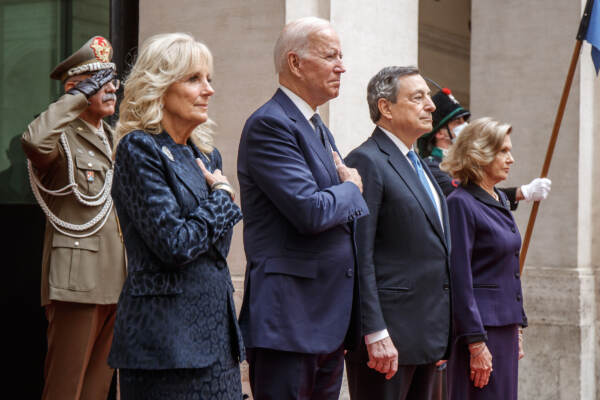G20, Biden vede Draghi. Prima incontri con Mattarella e con Papa Francesco