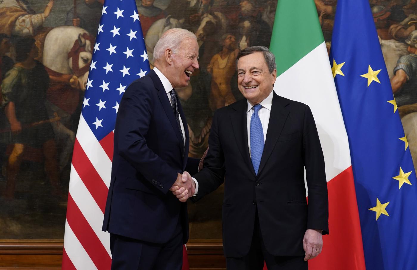 G20, Biden incorona Draghi: “Stai facendo lavoro straordinario”