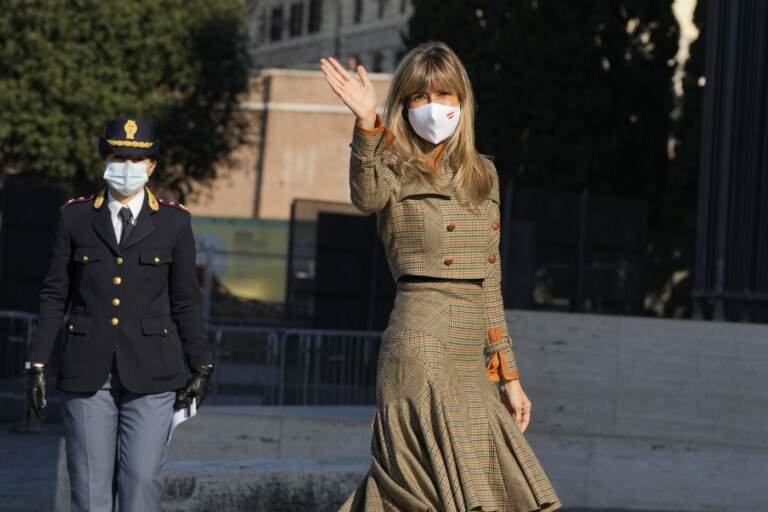 G20 Roma, le first lady al Colosseo
