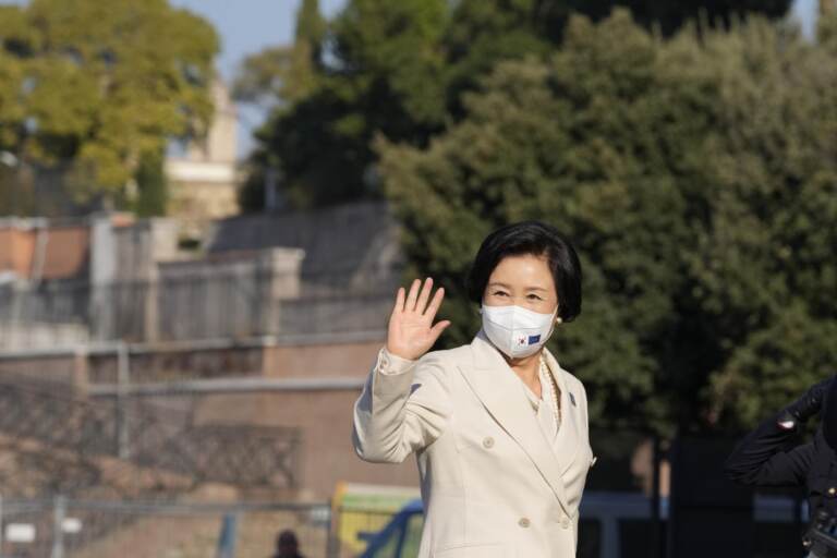 G20 Roma, le first lady al Colosseo