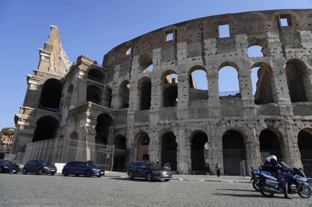 Galleria foto 'G20, visita al Colosseo per le first lady' - foto 12