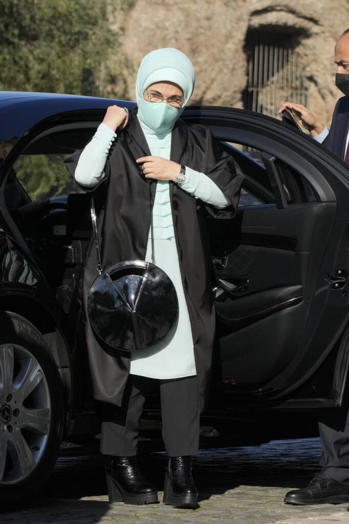 Galleria foto 'G20, visita al Colosseo per le first lady' - foto 14