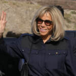 Francia, “Brigitte Macron è un uomo”: a processo dieci persone