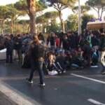 G20: a Roma prime proteste, manifestanti bloccano via Cristoforo Colombo