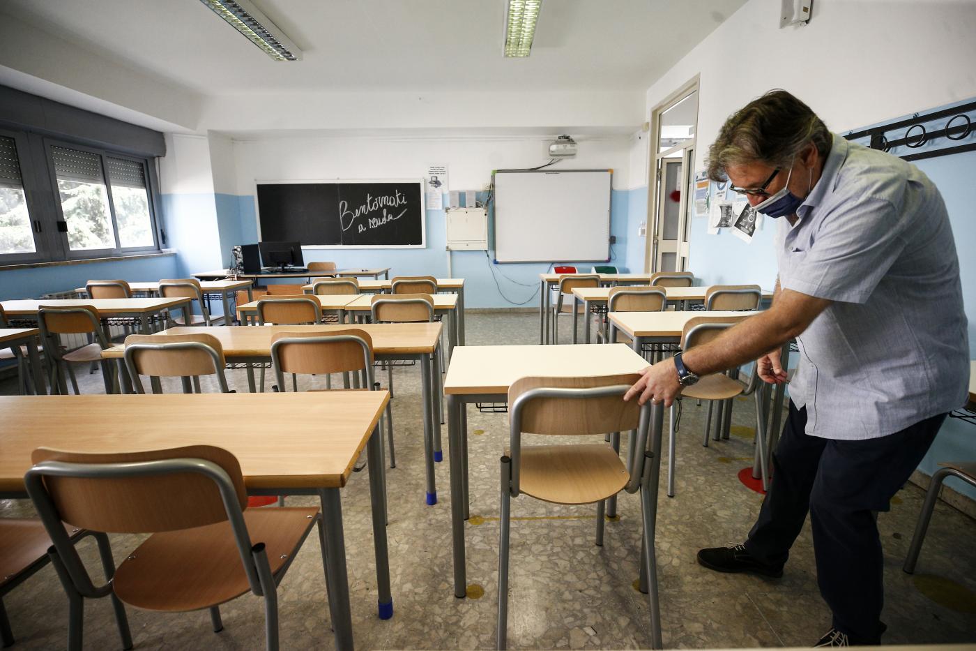 Scuola: cambia la quarantena, con tre positivi in classe tutti a casa
