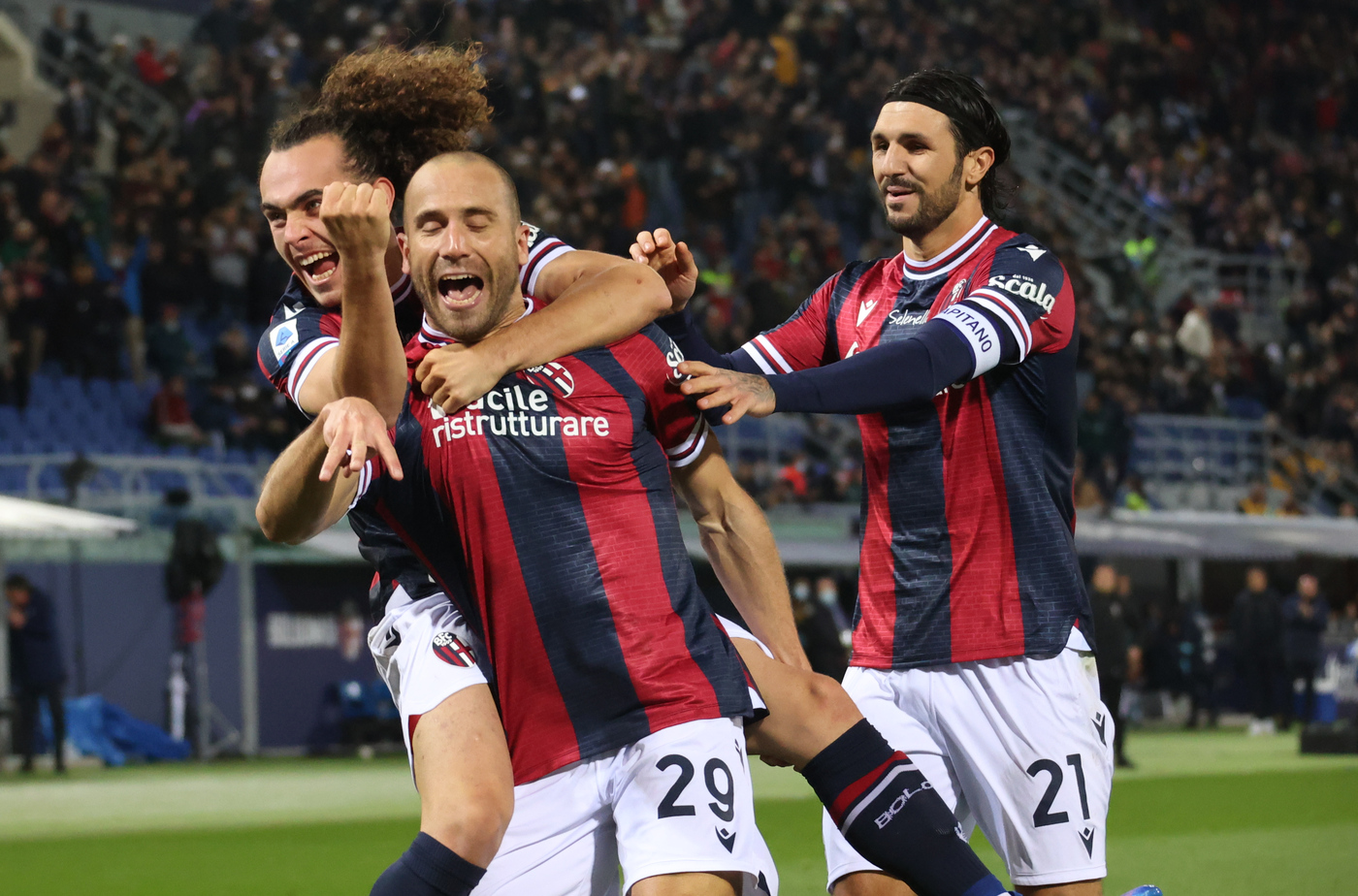 Serie A, De Silvestri e Arnautovic gol. Bologna affonda il Cagliari