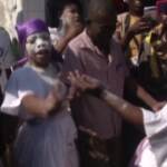 Haiti, omaggio ai defunti durante una festa Voodoo