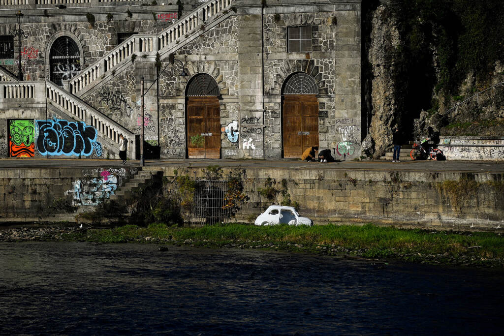 Galleria foto 'Torino, Fiat 500 di marmo nel fiume Po: l’opera dell’artista Nazareno Biondo – FOTOGALLERY' - foto 11