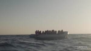 Libia, Sea Eye soccorre 325 migranti su diverse imbarcazioni