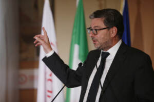 Quirinale, Giorgetti spariglia: “Mattarella per un anno o Draghi a guidare convoglio”