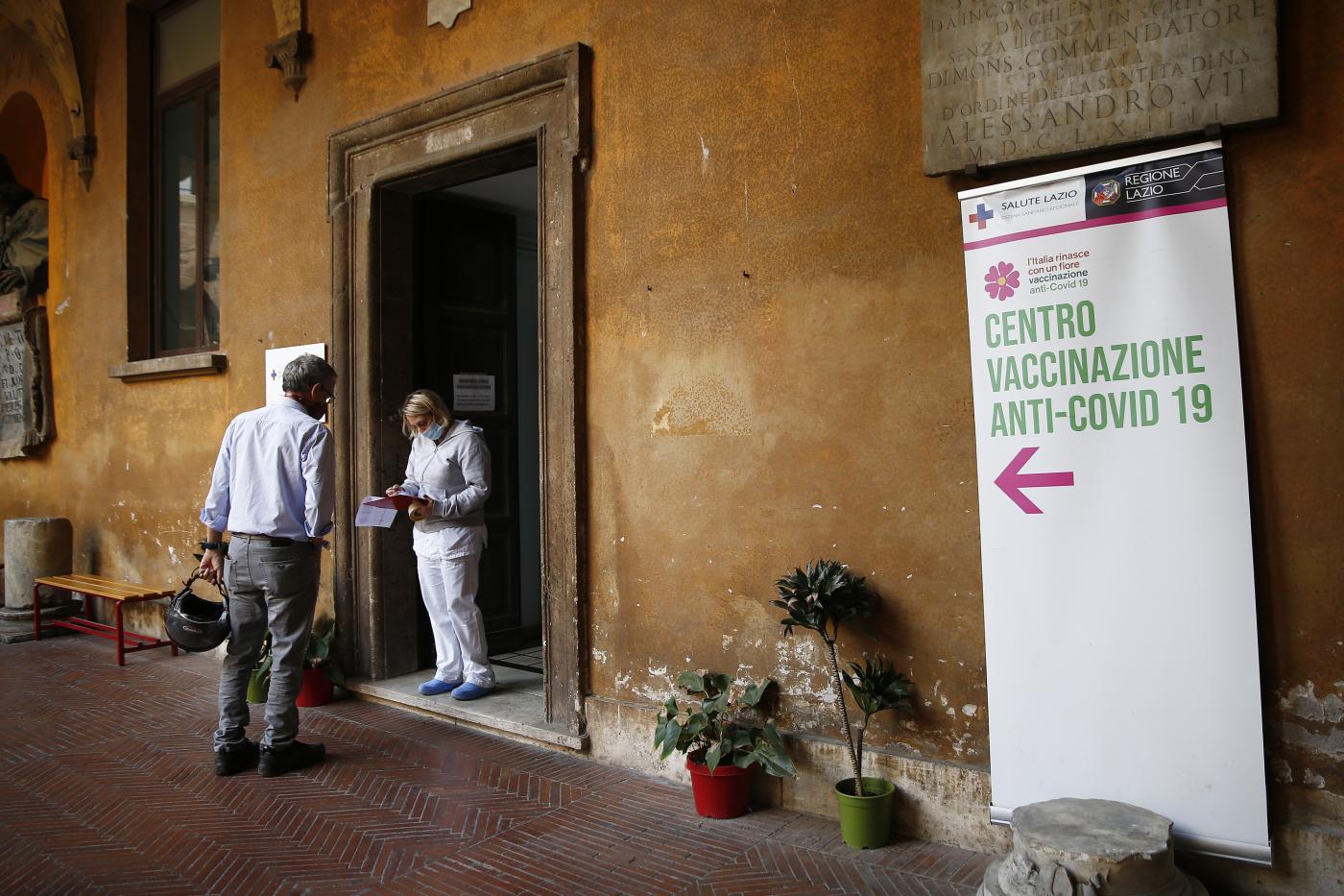Covid, verso l’estensione della platea per la terza dose Covid, verso l’estensione della platea per la terza dose