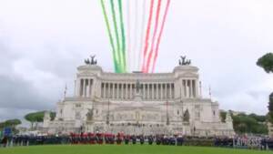 4 novembre, Mattarella all’Altare della Patria omaggia il Milite Ignoto con una corona