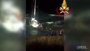 Migranti: barca in difficoltà a Isola di Capo Rizzuto, soccorse 70 persone