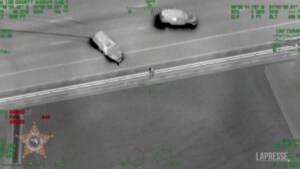 Florida: presunto ladro d’auto si butta da ponte per sfuggire alla polizia