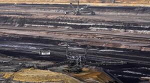 Clima: attivisti cercano di bloccare l'espansione della miniera di carbone tedesca