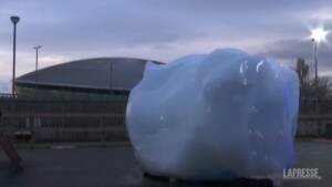 Cop26: a Glasgow arriva un pezzo di iceberg da 4 tonnellate dalla Groenlandia