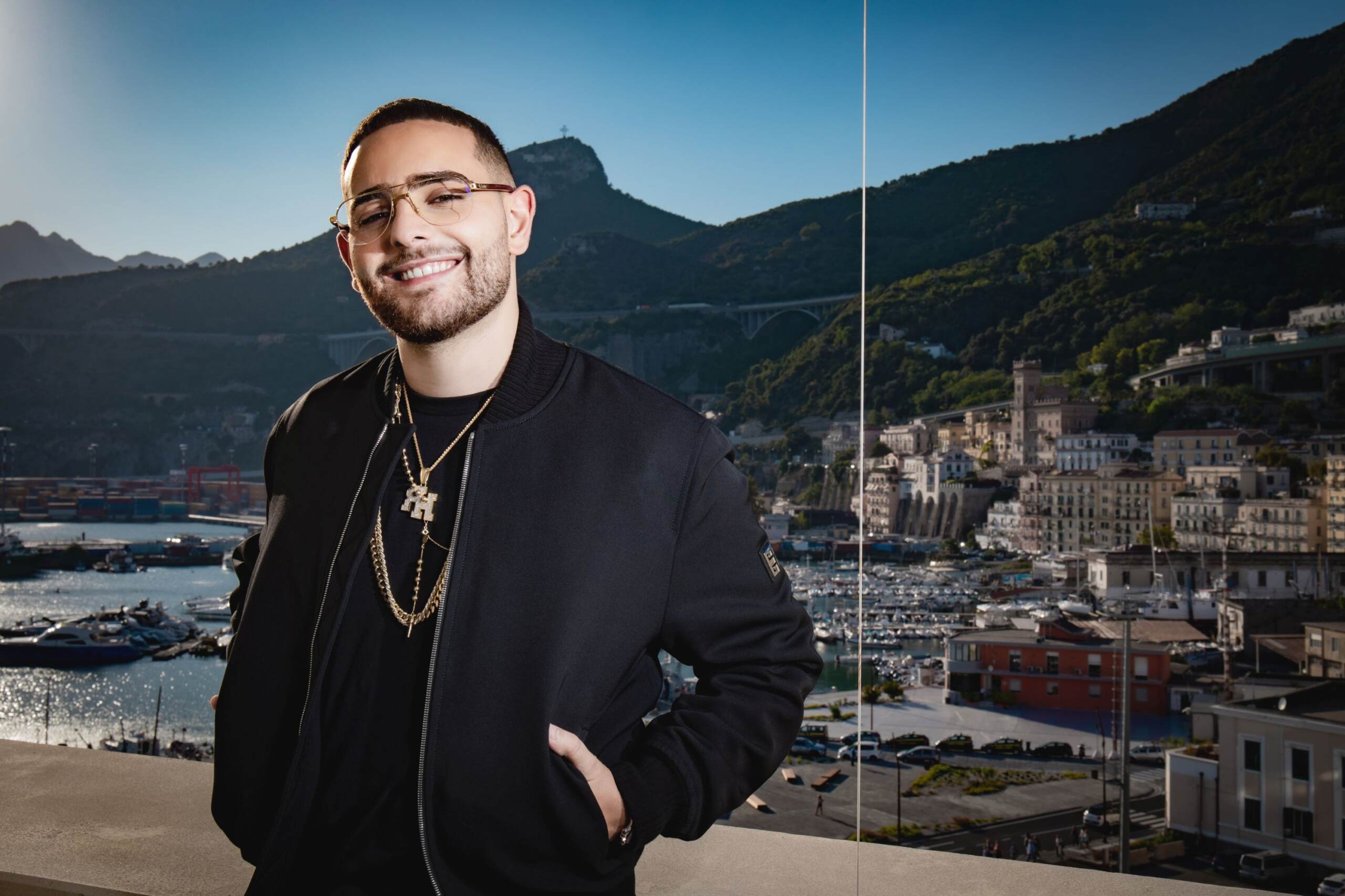 Torna Rocco Hunt con ‘Rivoluzione’, in 15 tracce tutte le sue anime