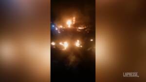 Sierra Leone: esplode deposito carburante, almeno 90 morti. Panico e fiamme dopo lo scoppio