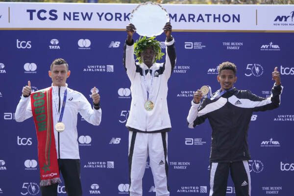 Maratona New York: vince il keniano Korir, terzo l’azzurro Faniel