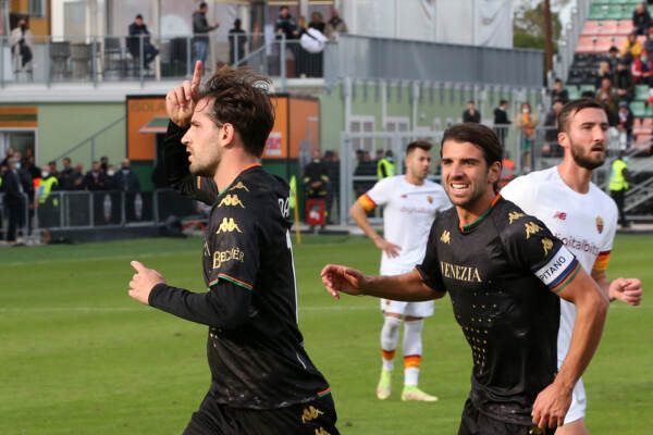 Serie A, la Roma cade anche a Venezia: 3-2 per i veneti