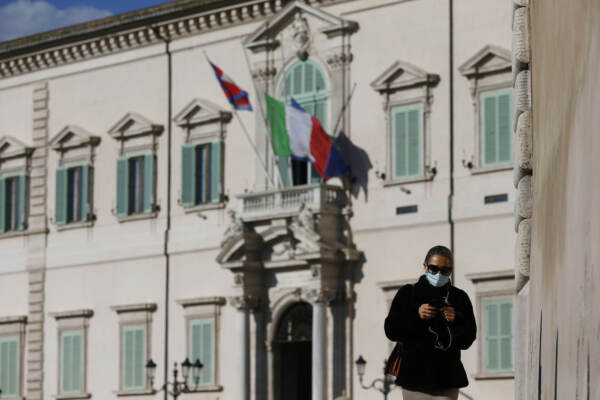 Roma, bandiere a mezz’asta per la giornata di lutto nazionale per le vittime di Covid 19