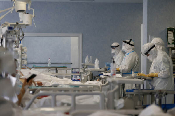 Roma, le terapie intensive degli ospedali romani ancora piene prima delle vacanze di Pasqua